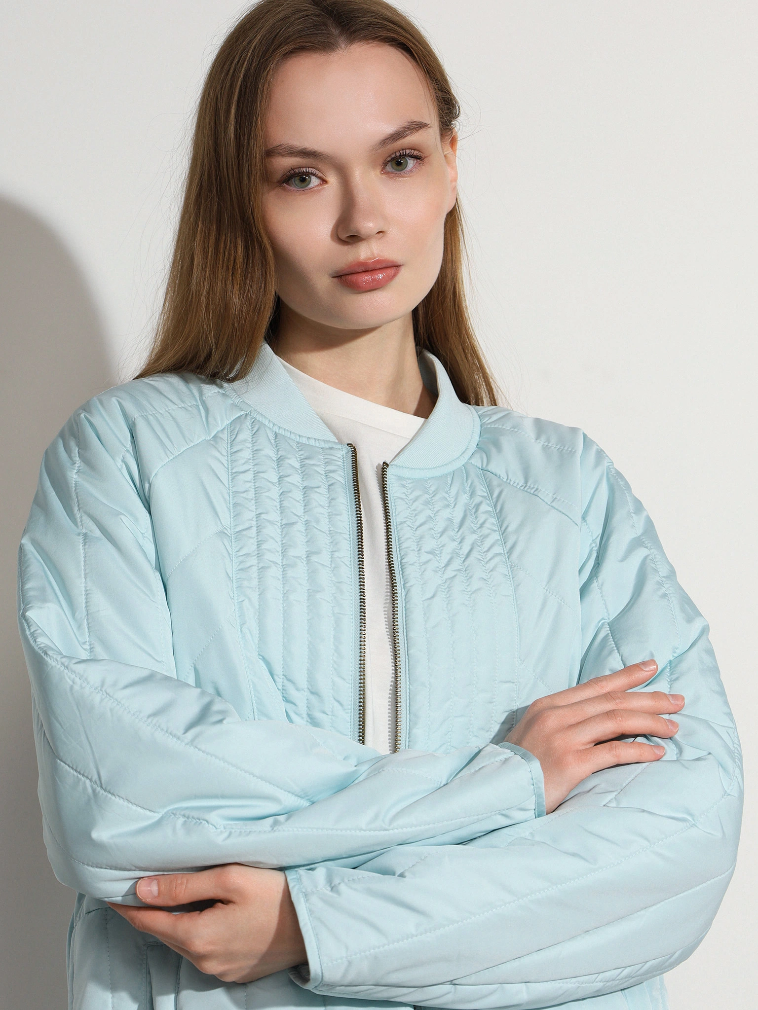 Пальто голубого цвета прямого кроя